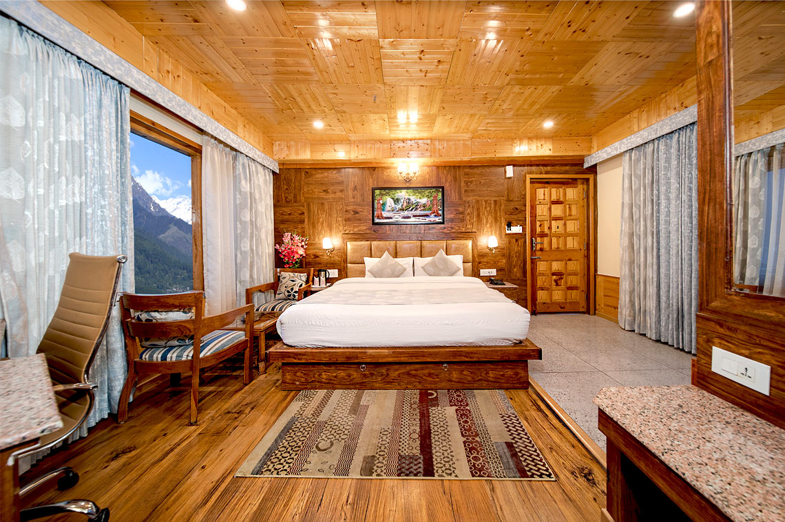 Deluxe Mountain View Room — panoramic Beas Kund Massif view, luxury boutique hotel Manali