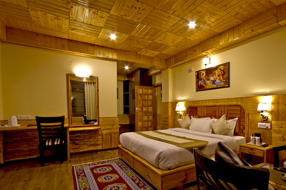 Base Cottage with Balcony — Kathkuni boutique hotel Manali, 360-degree Beas Valley view