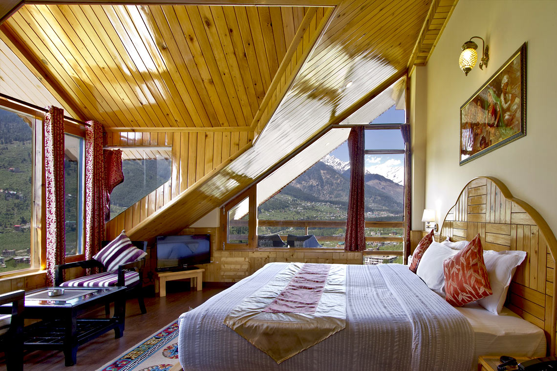 Super Deluxe Cottage with Balcony — grand balcony boutique hotel Manali, Pir Panjal panorama
